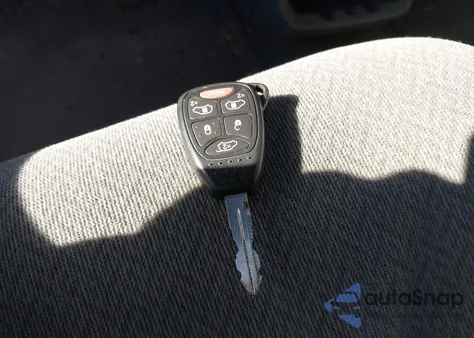 2006 Chrysler Town & Country Touring from USA, damaged, VIN 2A4GP54LX6R775541